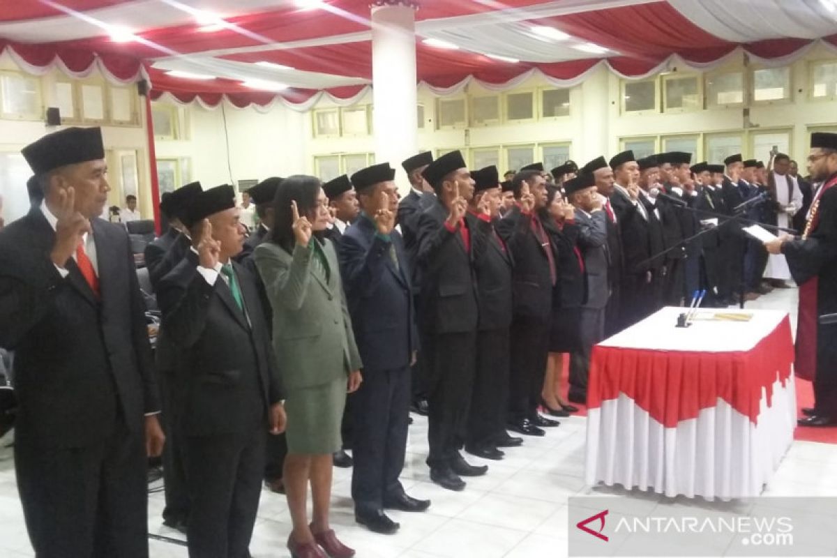 Dilantik 40 anggota DPRD Kabupaten Kupang periode 2019-2024