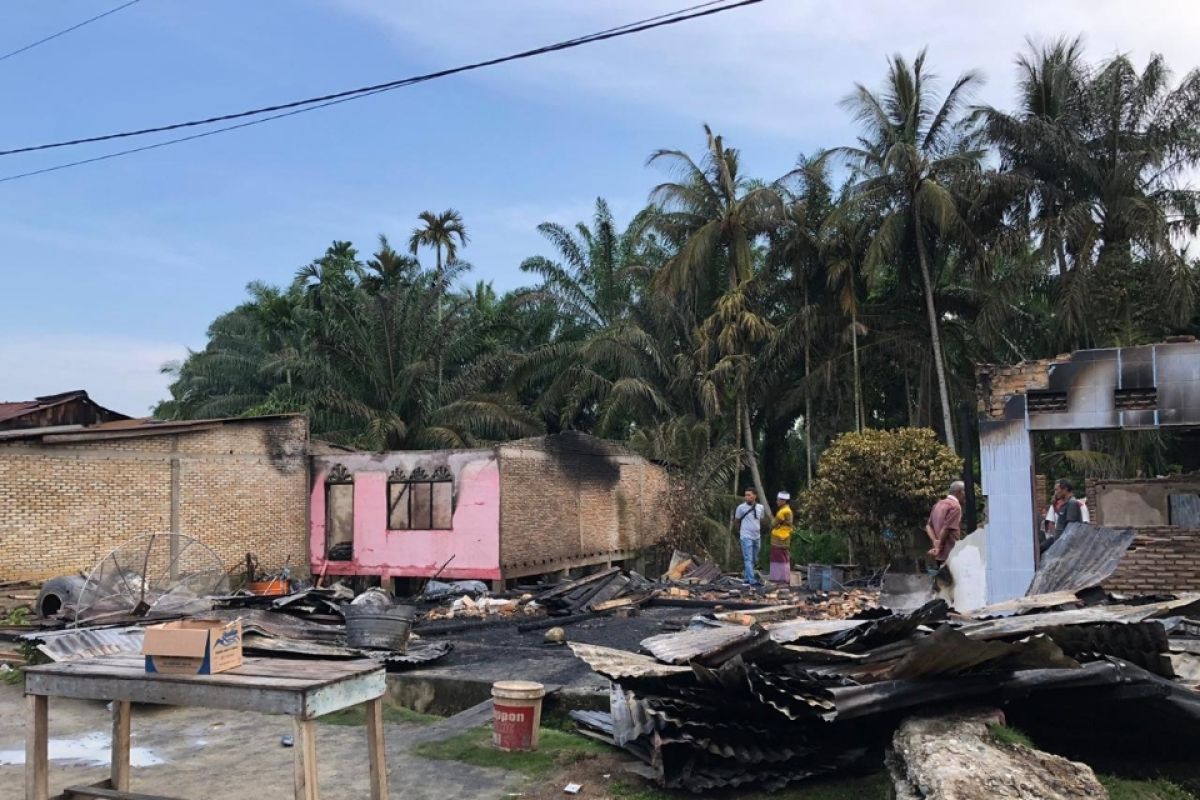 Sepuluh unit rumah warga di Aceh Singkil musnah terbakar