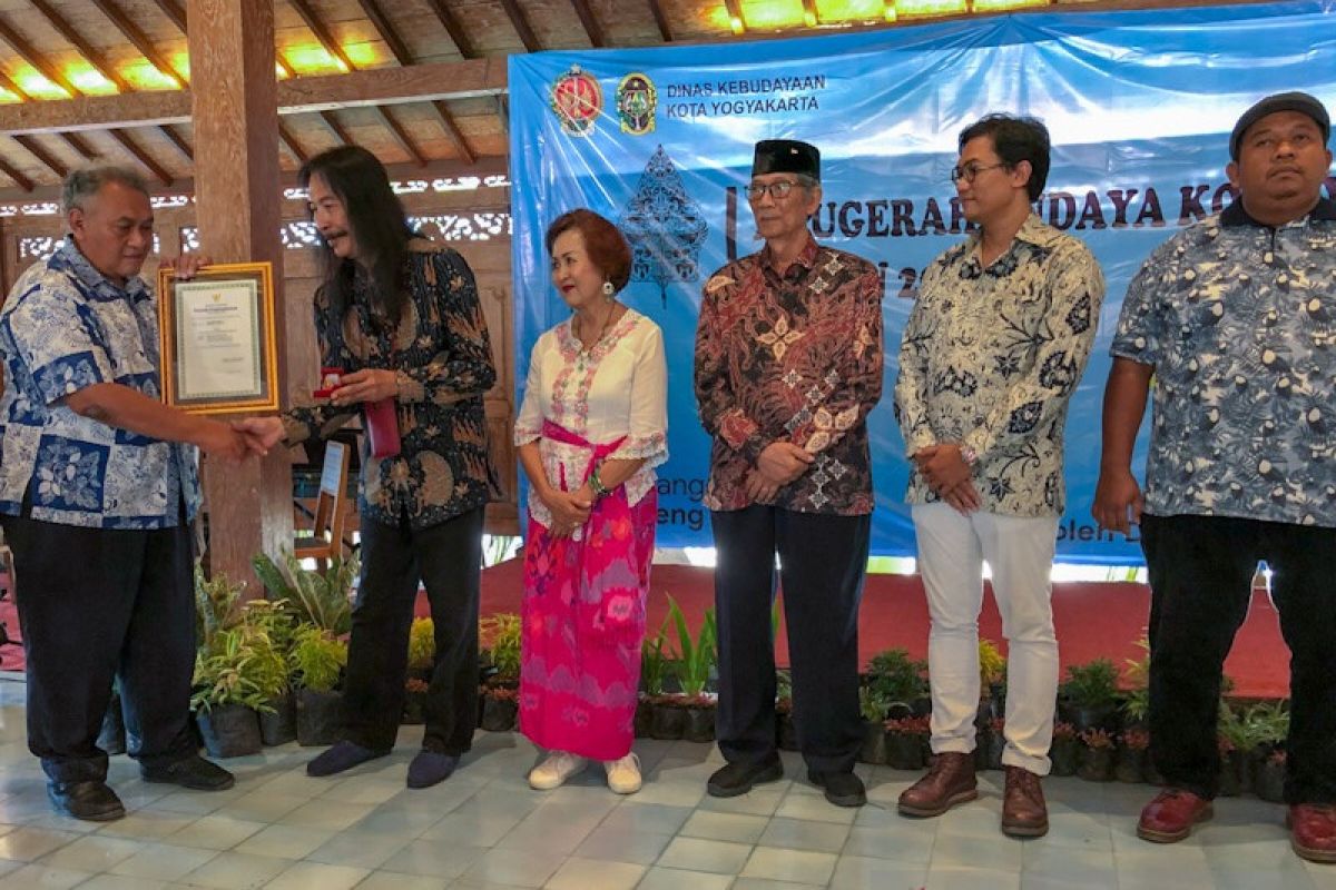 Dinas Kebudayaan Yogyakarta memberi penghargaan seniman dan budayawan