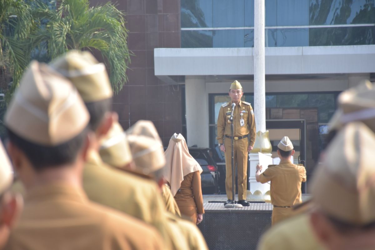 Bupati Adipati imbau pegawai kurangi penggunaan air minum kemasan