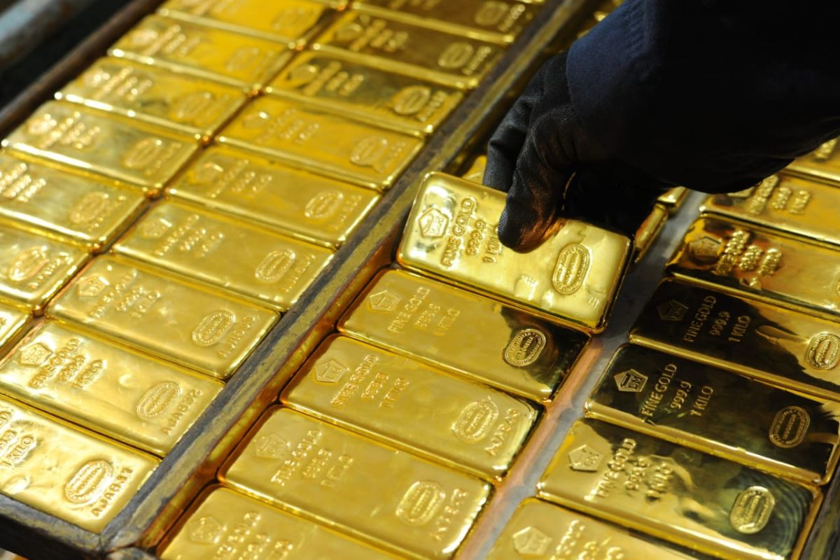 Harga emas berbalik naik 0,23 persen setelah turun empat hari beruntun