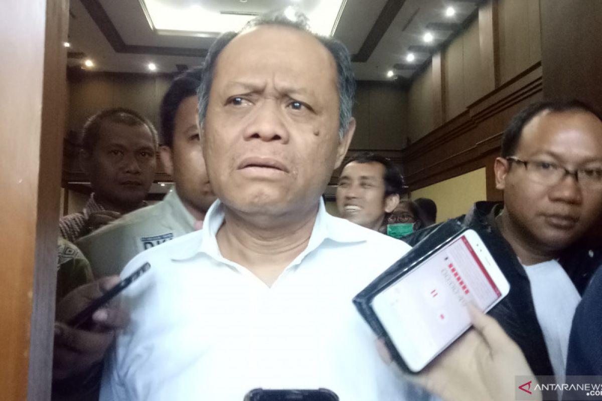 Tidak didampingi pengacara, sidang Habil Marati ditunda