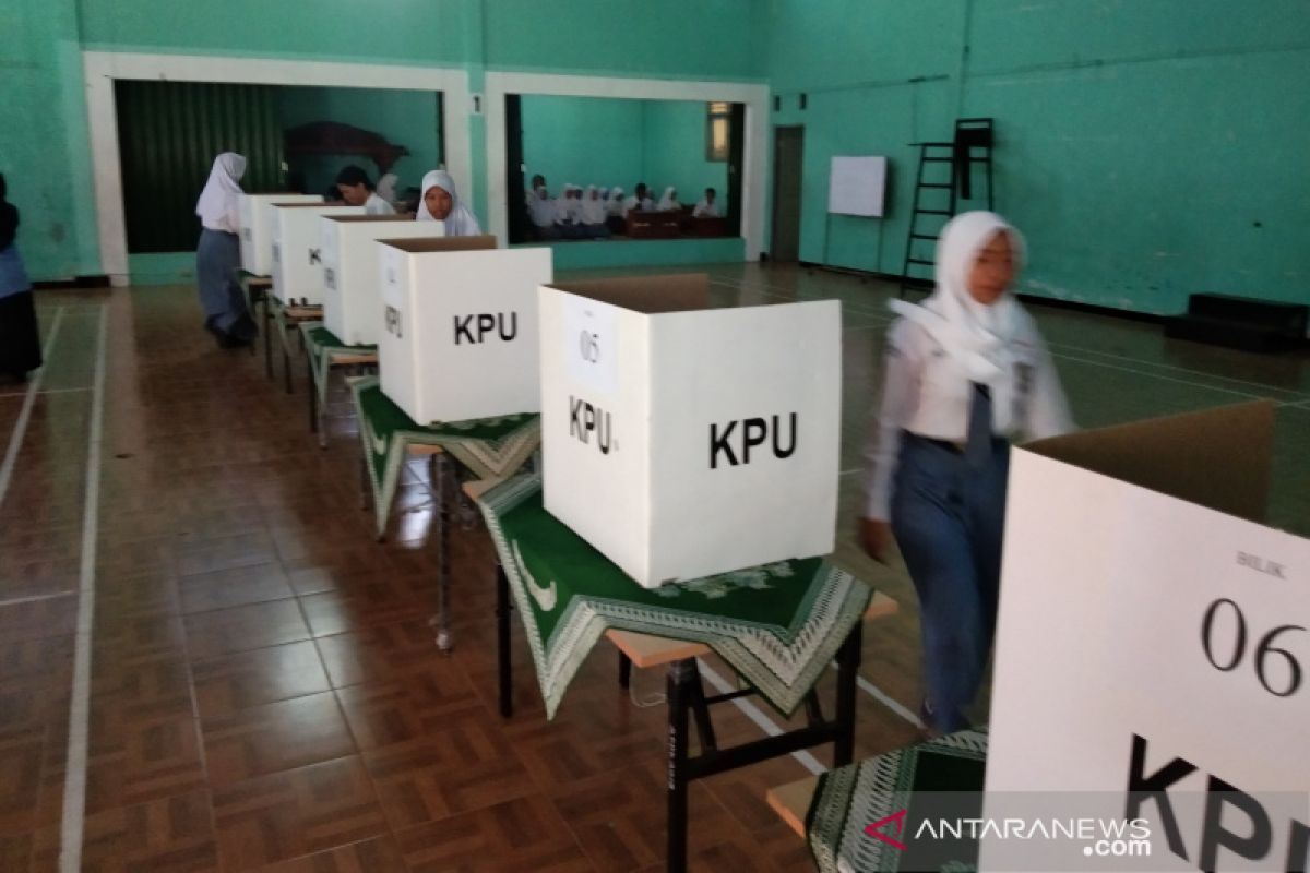 KPU Bantul beri pendidikan politik melalui Pemilos serentak