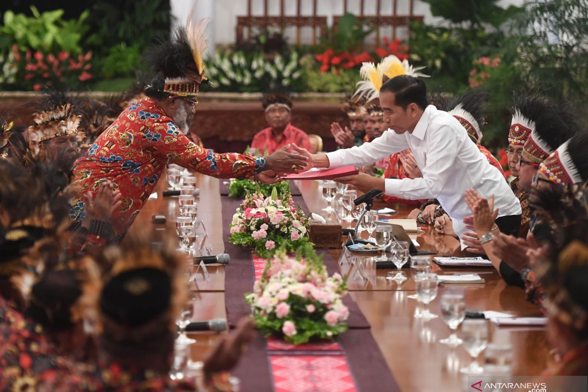 Jokowi: 1.000 sarjana Papua akan diterima bekerja di BUMN