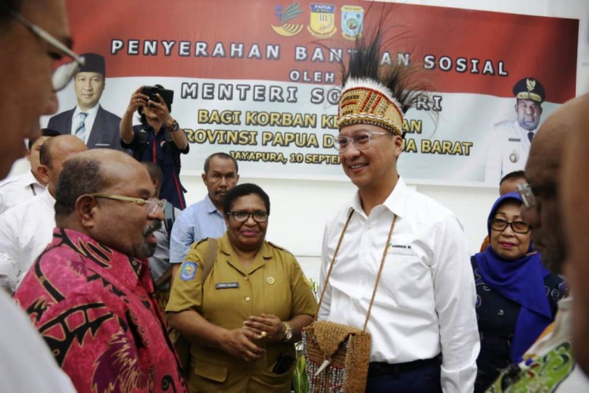 Mensos salurkan Rp7,3 miliar bantuan bencana sosial untuk Papua dan Papua Barat