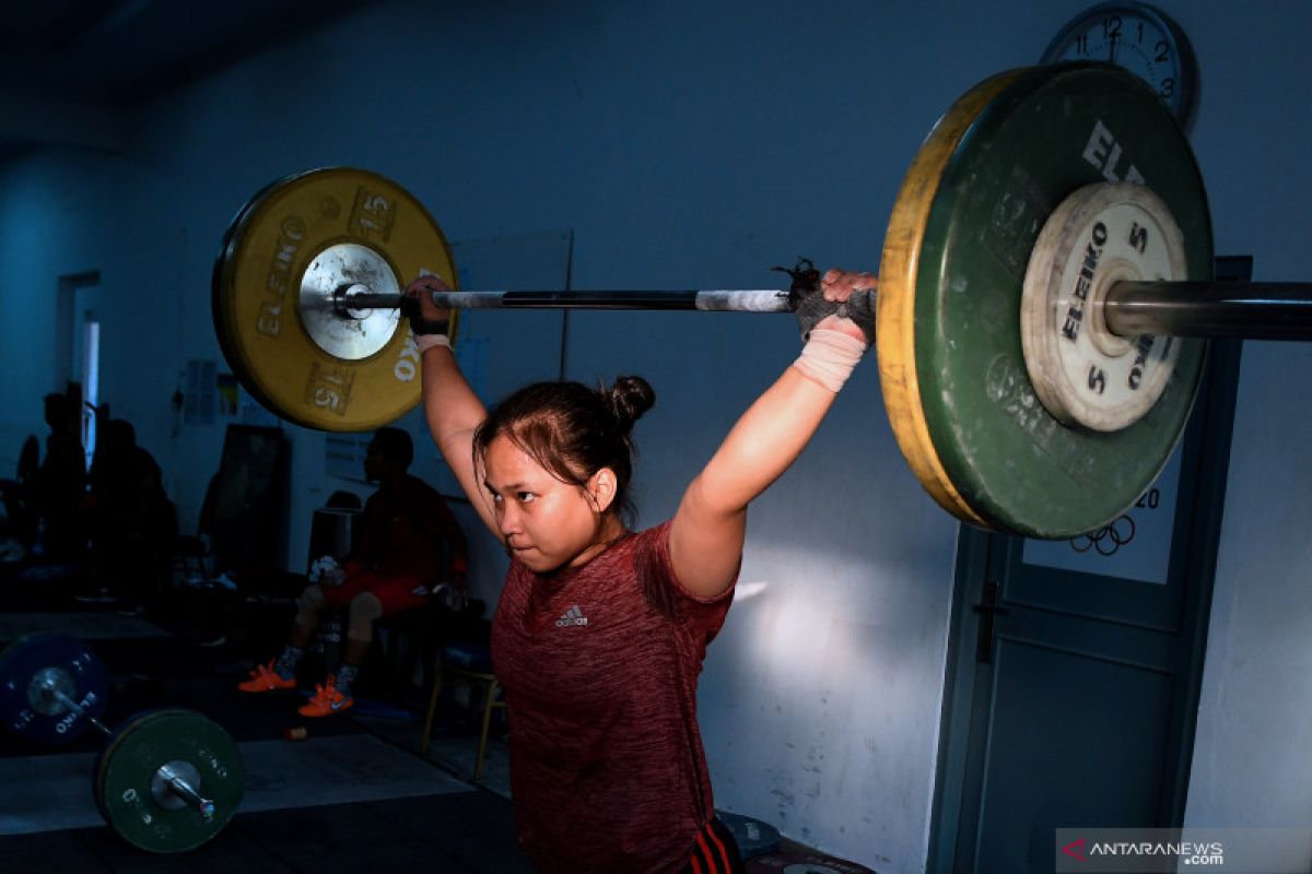 Juliana Klarisa catat total angkatan 187Kg