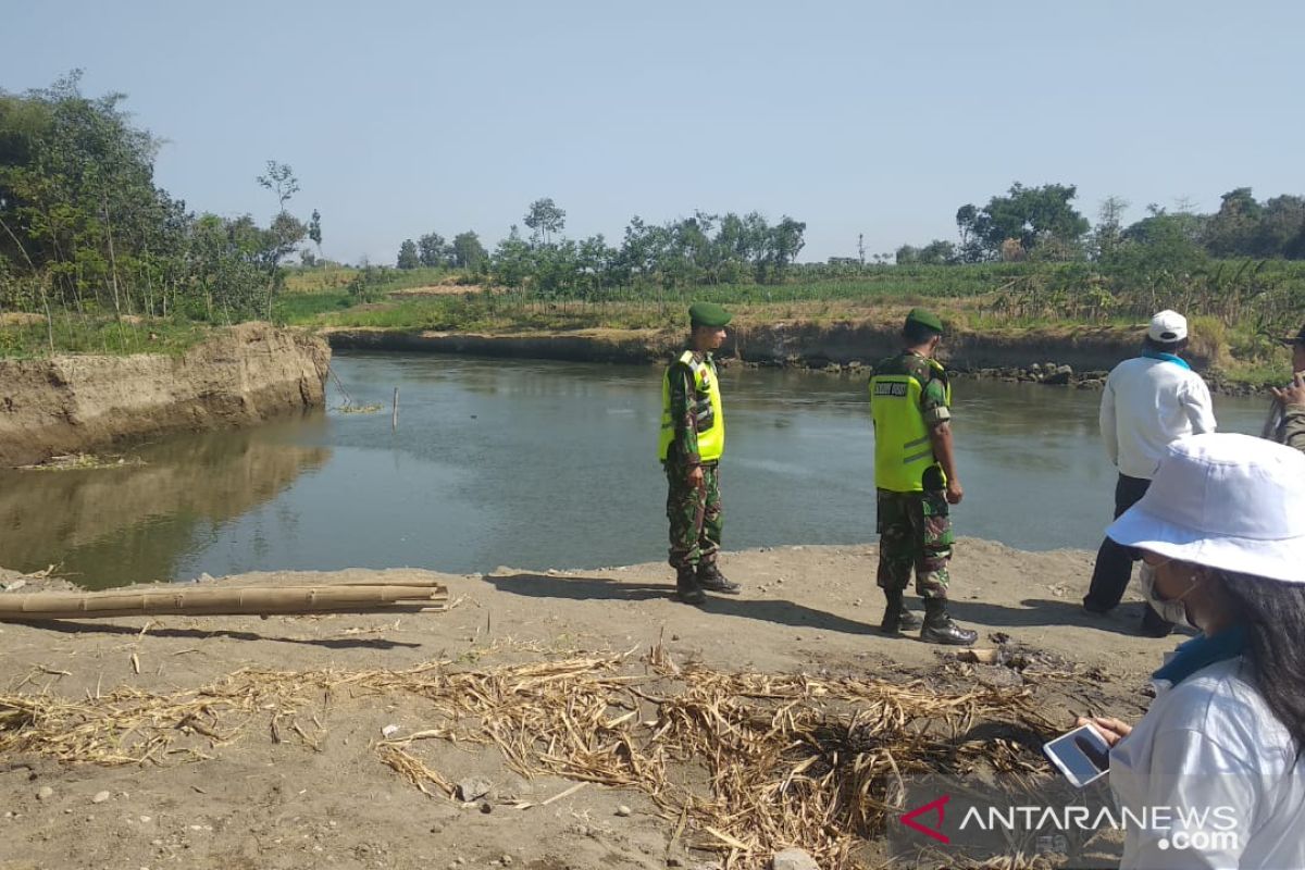 Satpol PP Jatim dekati pengusaha tambang pasir liar Sungai Brantas