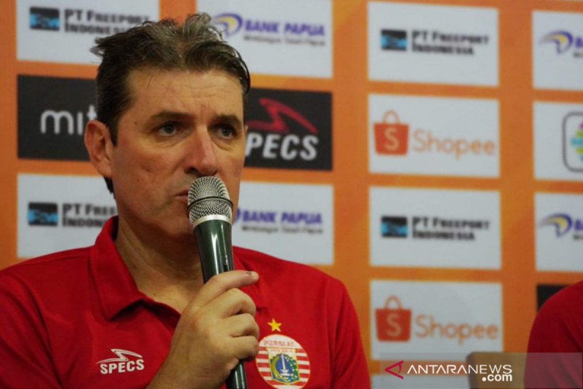Persija ancam pecat pelatih Julio Banuelos jika kalah dari PSIS