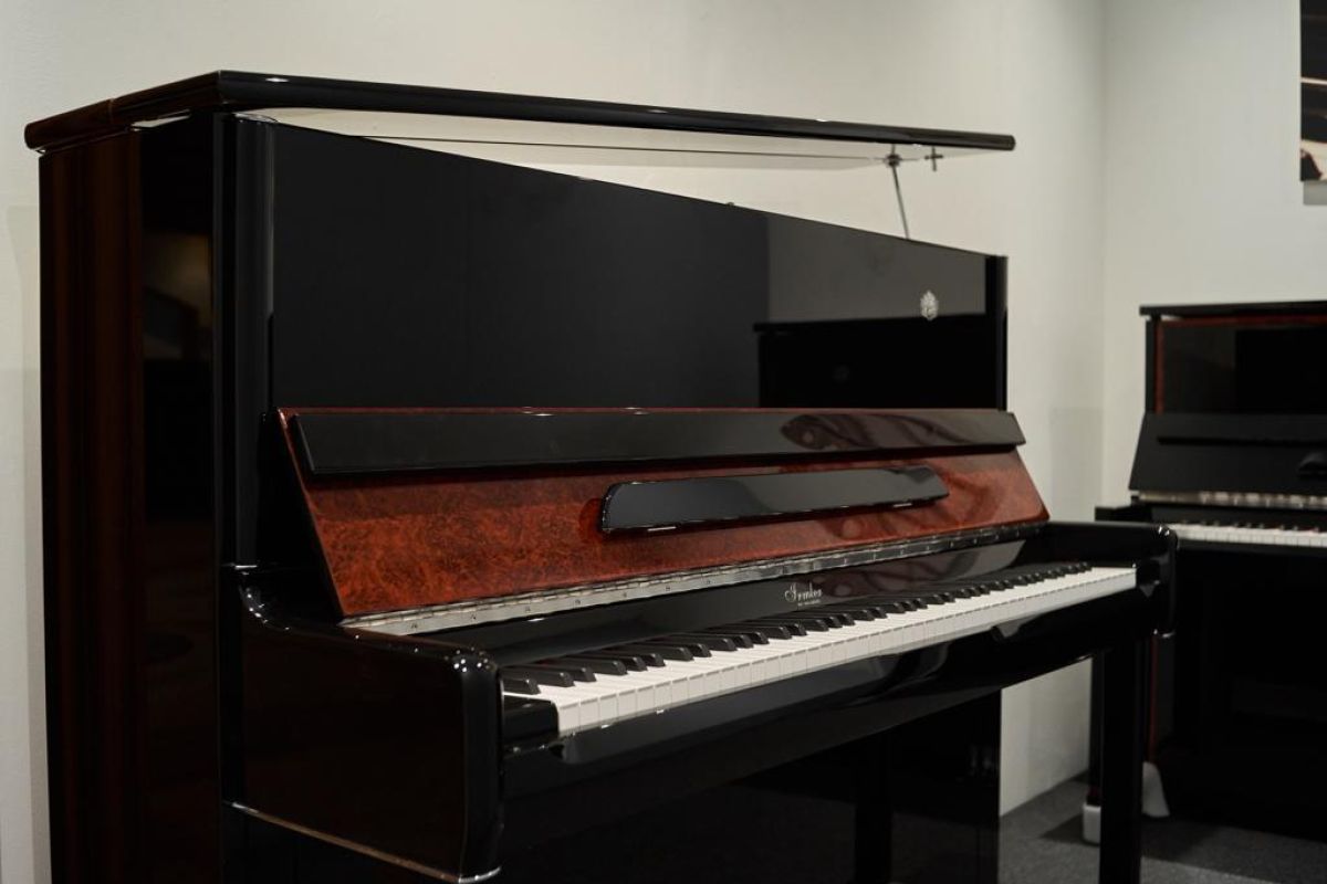 The Grand Signature hadirkan Piano Upright