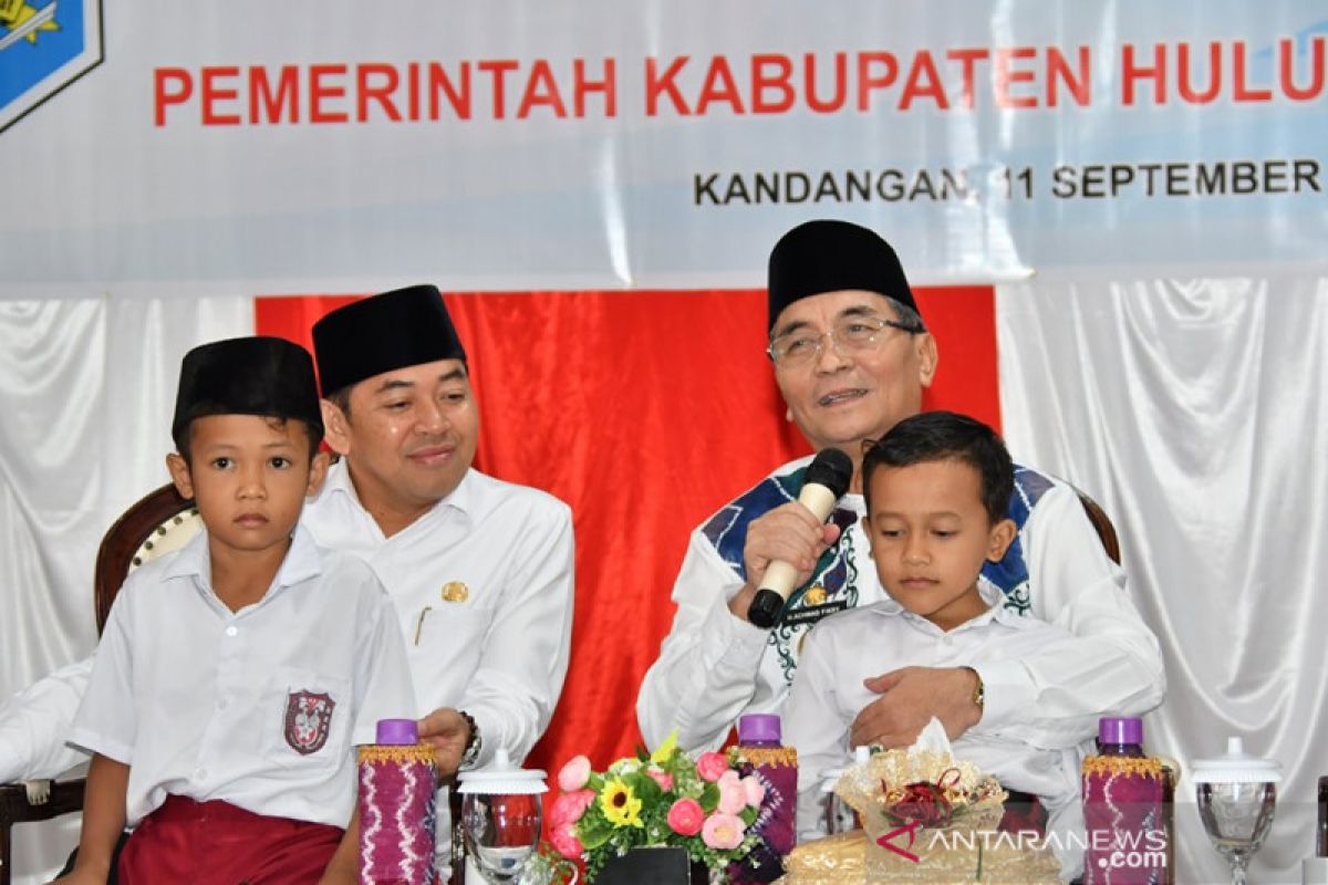 Bupati HSS harapkan tidak ada pembebanan biaya sekolah untuk anak yatim