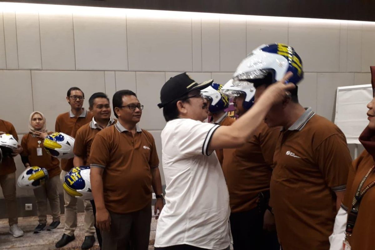 Tekan kecelakaan di jalan, BPJS-TK Banten bagikan 500 helm