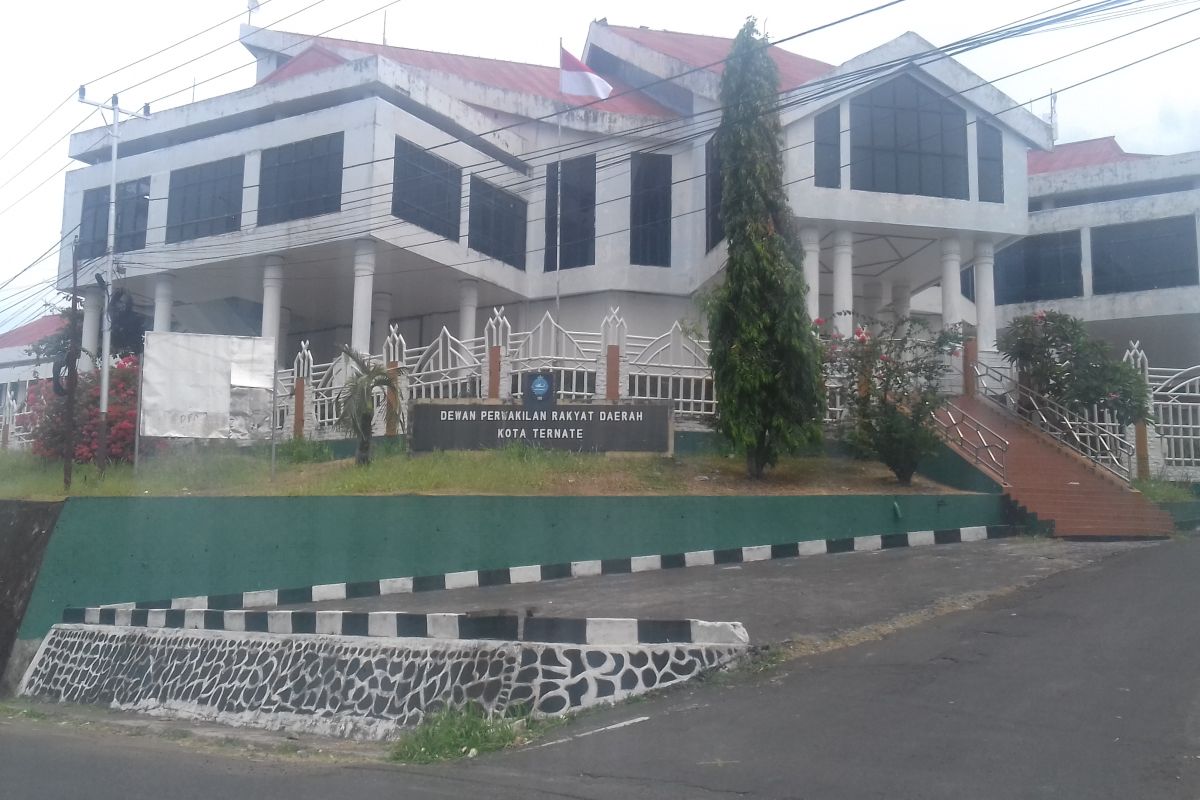 Pelantikan 30 anggota DPRD Ternate 16 September