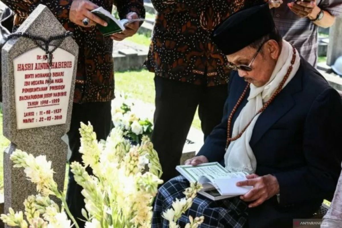 BJ Habibie akan dimakamkan di TMP Kalibata samping makam Ainun