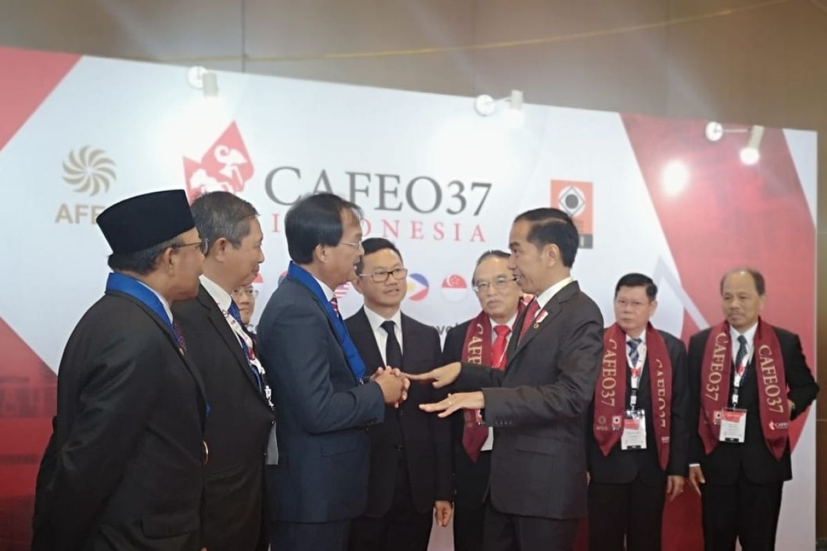 Jokowi calls on engineers to make ASEAN economy recession-proof