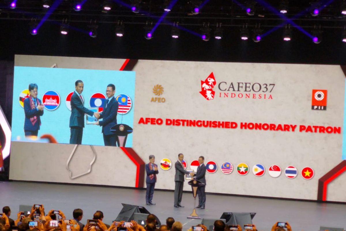 Jokowi: Penghargaan AFEO untuk para insinyur di pedalaman