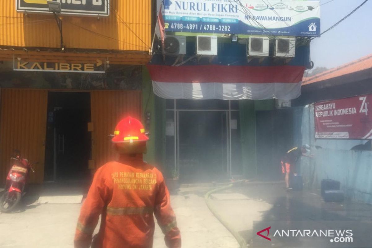 Enam armada dikerahkan padamkan kebakaran penampungan sampah Jaktim