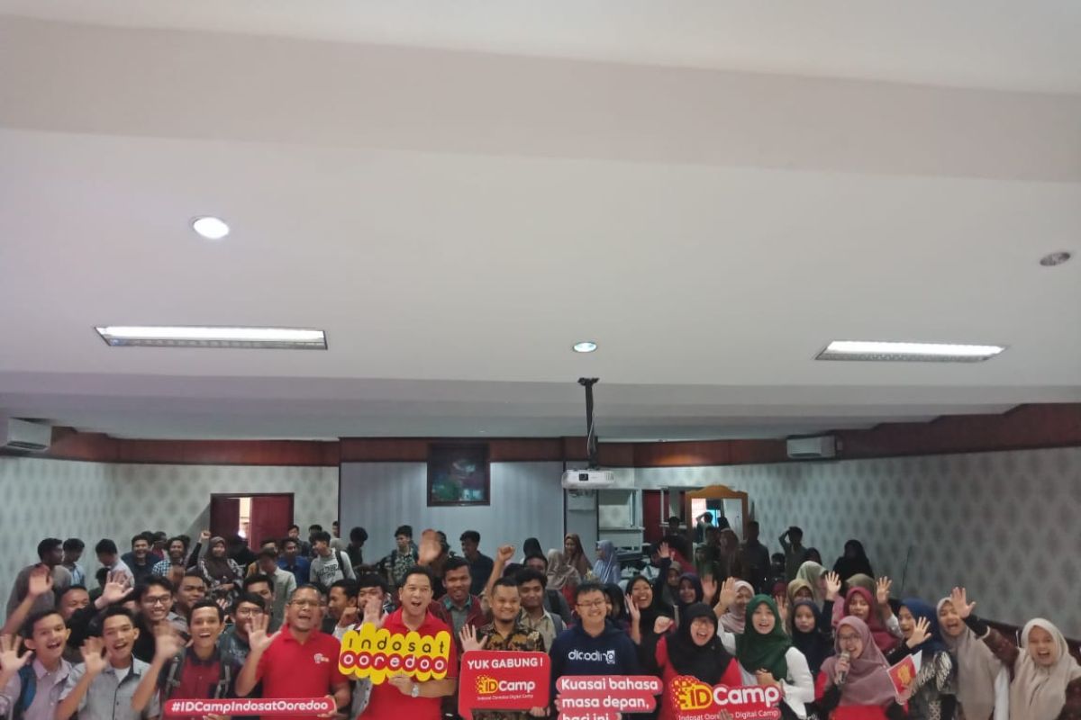 Indosat Ooredoo Ajak Millenial Sumbar Ikuti Program Beasiswa IDCamp