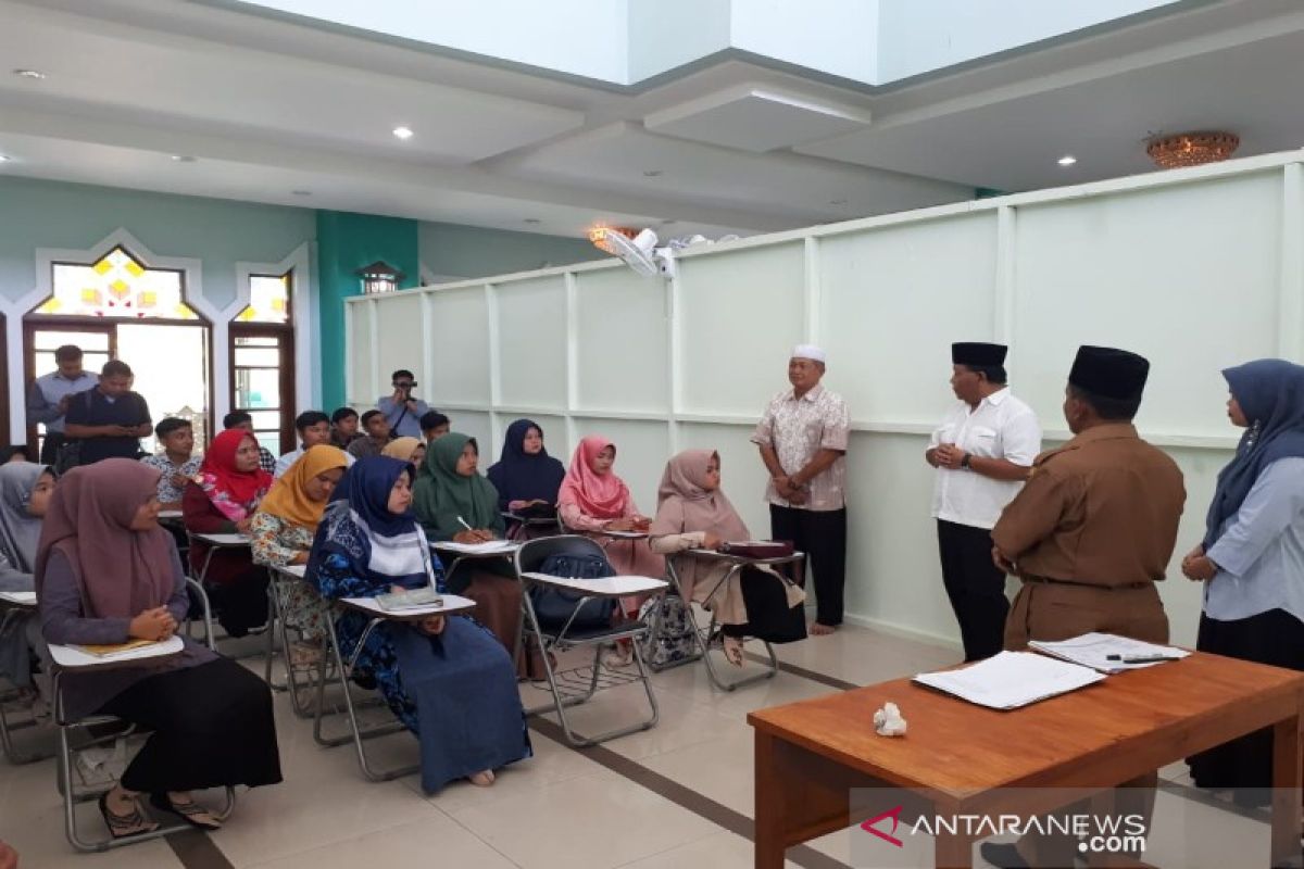 Mahasiswa baru STAIN Madina kuliah di Masjid