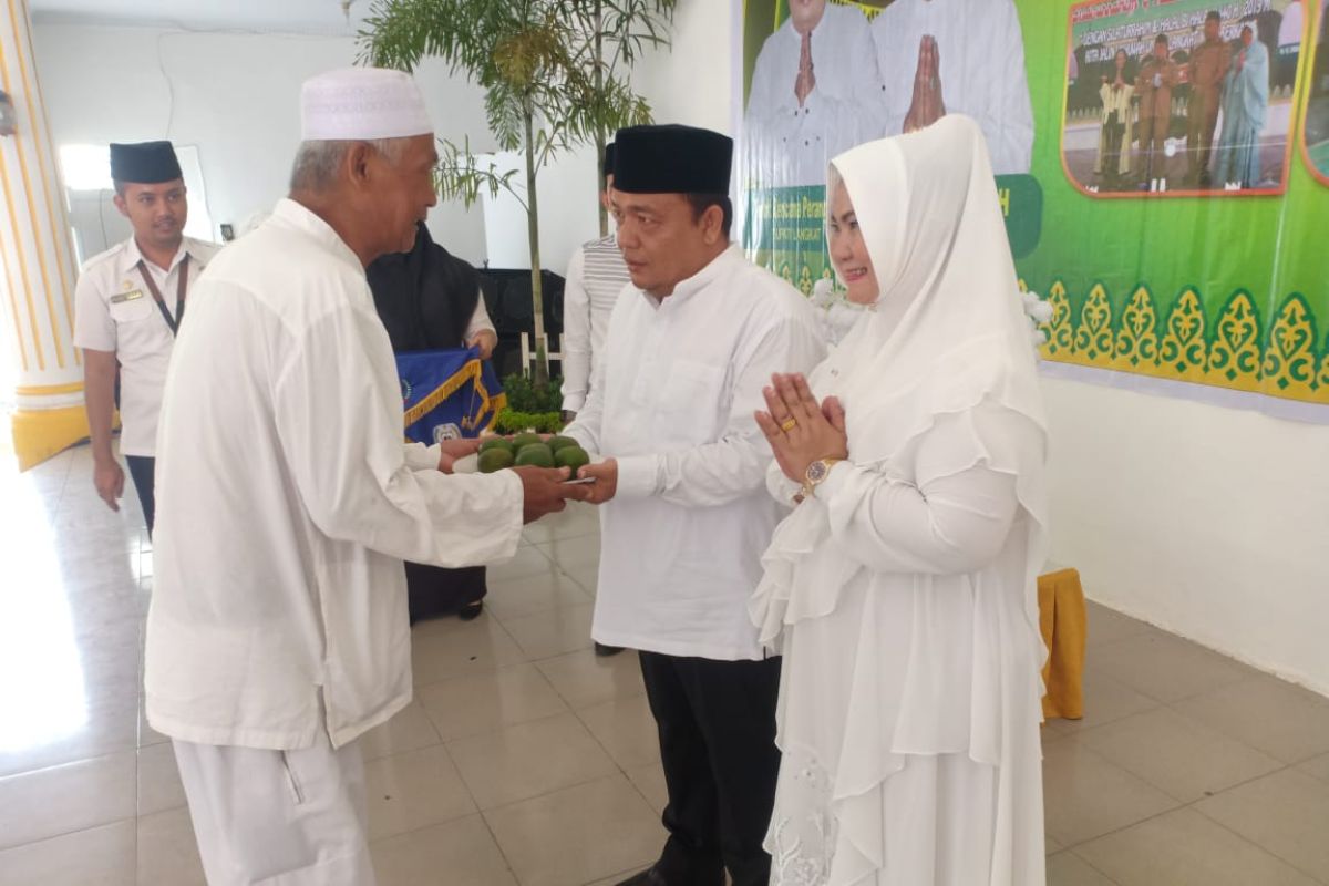 Bupati tepung tawari ratusan jamaah haji Langkat