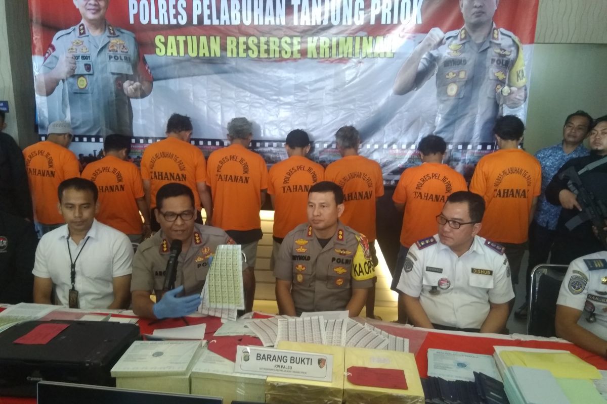 Polisi membongkar jaringan penjual materai palsu