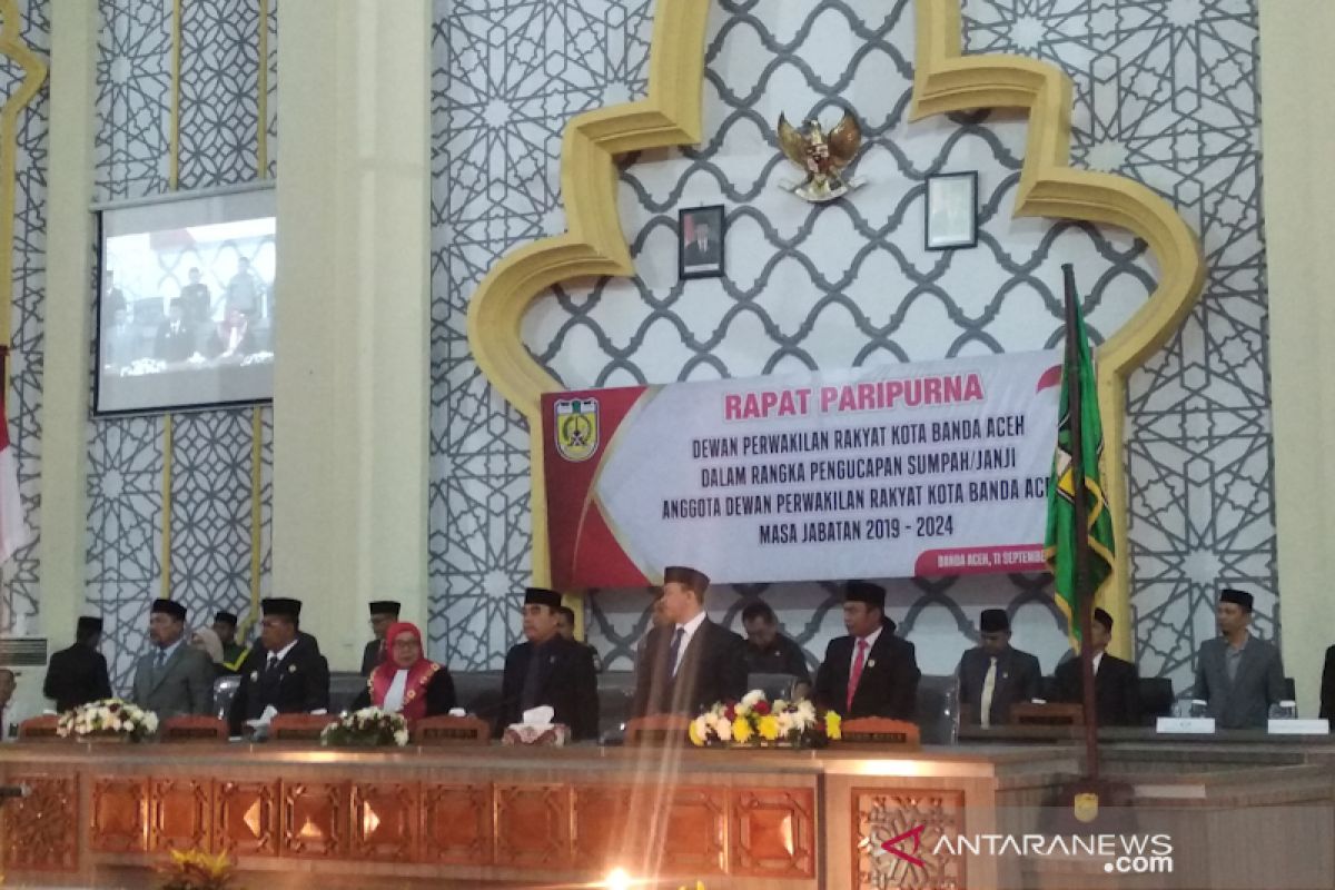 30 anggota DPRK Banda Aceh dilantik