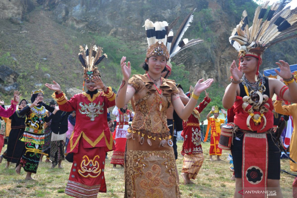 KKP lakukan bersih pantai dukung Sail Nias