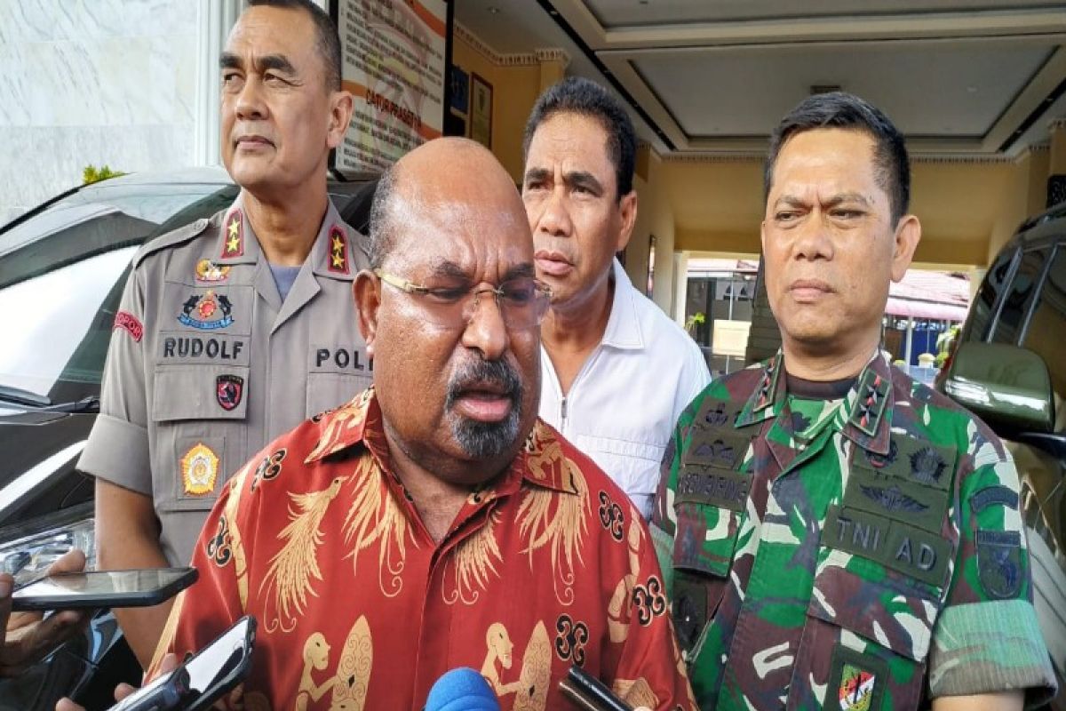 Gubernur Enembe akan telusuri penyebab kepulangan seribuan mahasiswa Papua