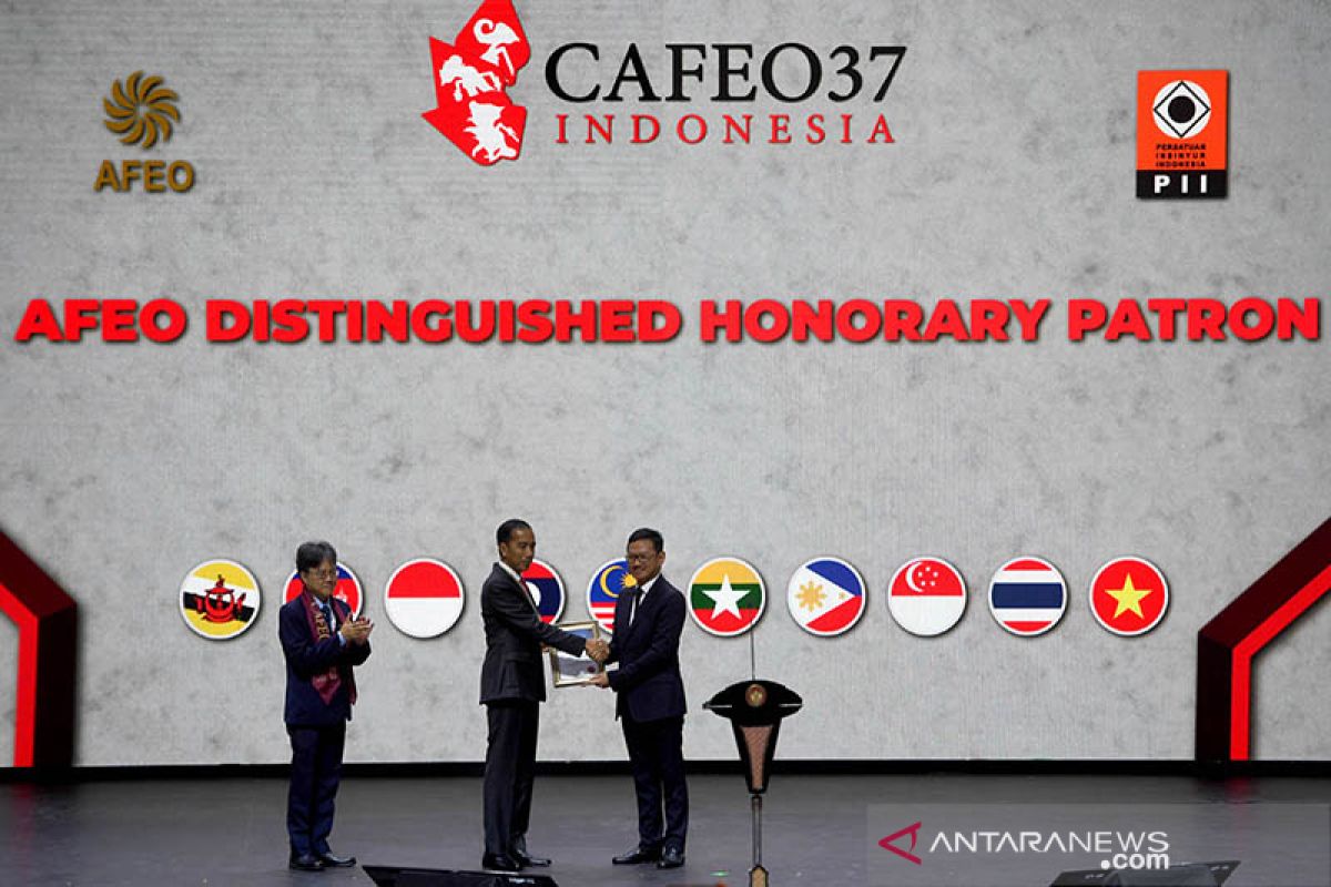 Jokowi sebut penghargaan AFEO untuk para insinyur di pedalaman