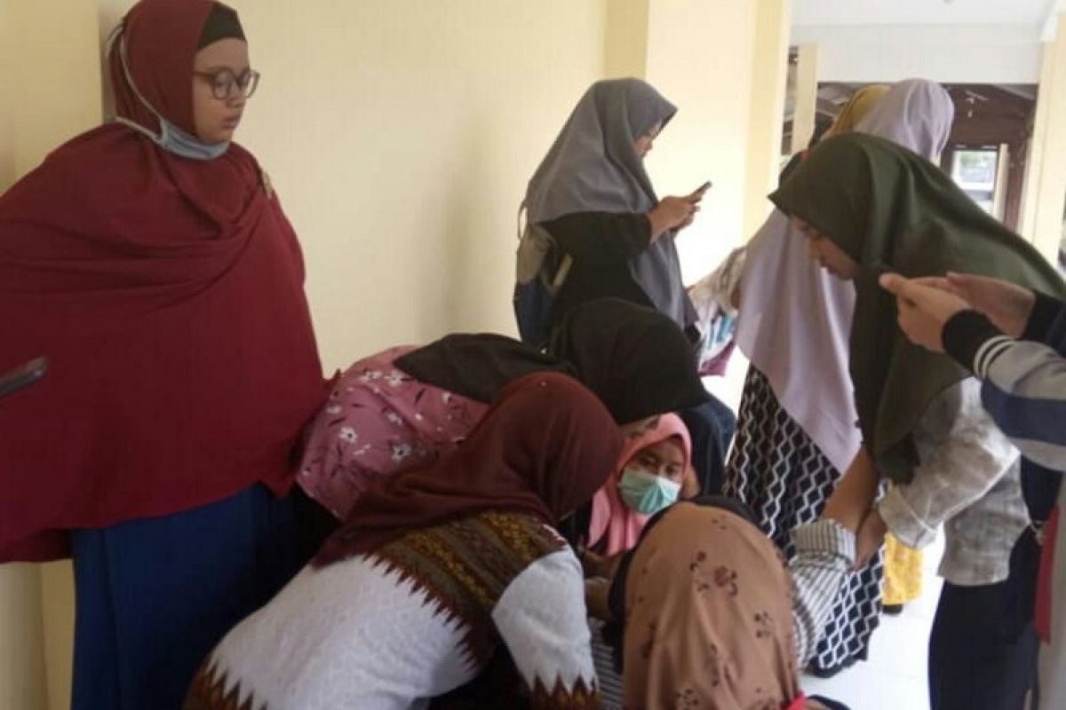 Karhutla Riau - Empat mahasiswa UNRI dirawat ke RS karena asap
