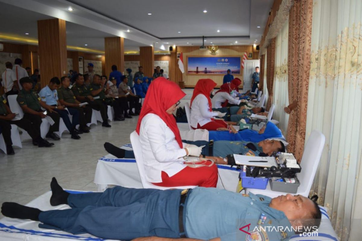PMI ajak instansi pemerintah dan  swasta lakukan donor darah massal