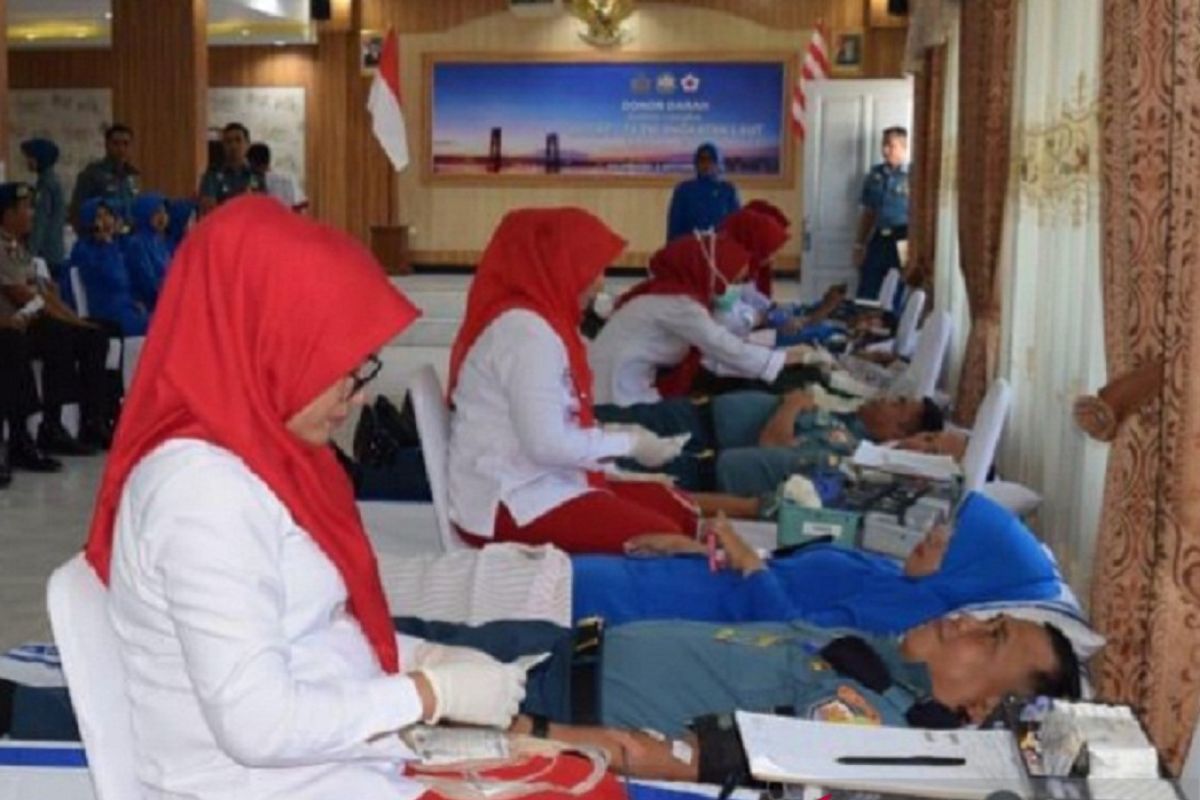 Pangkalan TNI AL  Palembang bantu penuhi stok darah PMI