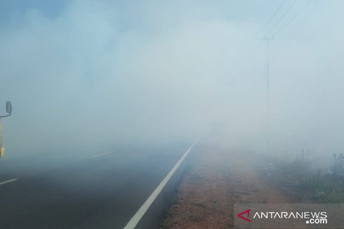 Jarak pandang di Jalan Lintas Timur Bangka  hanya tiga meter