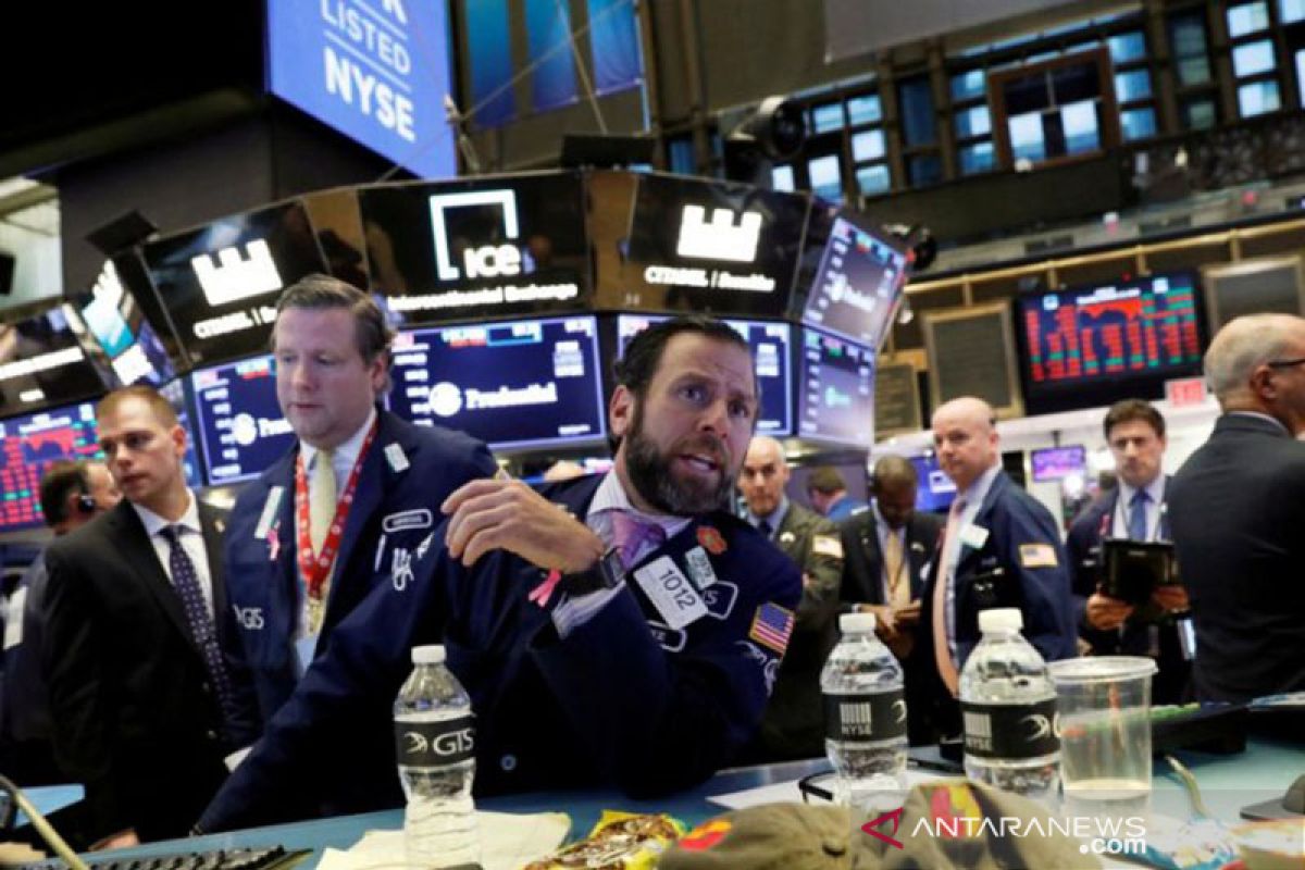 Wall Street ditutup bervariasi di tengah kemunduran saham teknologi