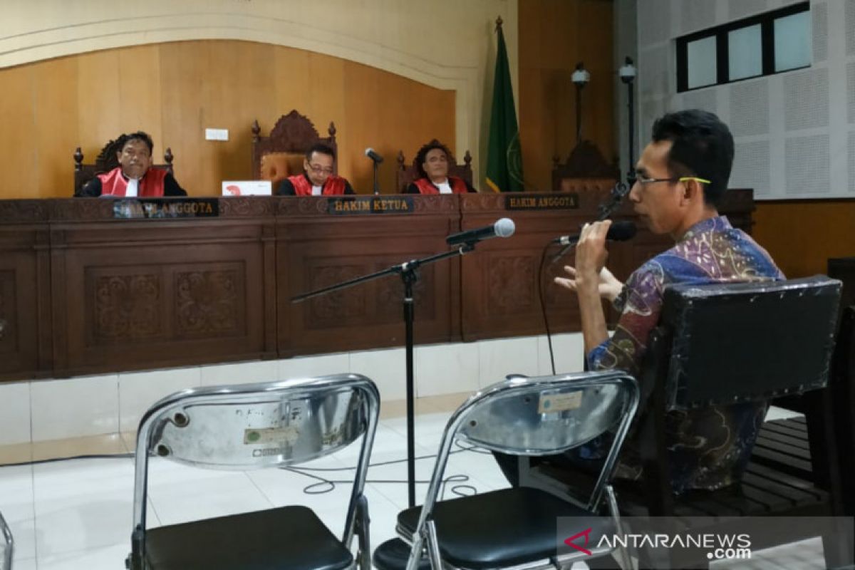 Jaksa KPK menghadirkan dua tersangka suap imigrasi ke persidangan Liliana