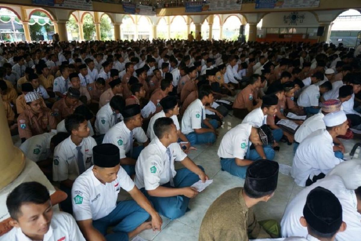 Pesantren Tebuireng Jombang kenang jasa BJ Habibie bangun masjid