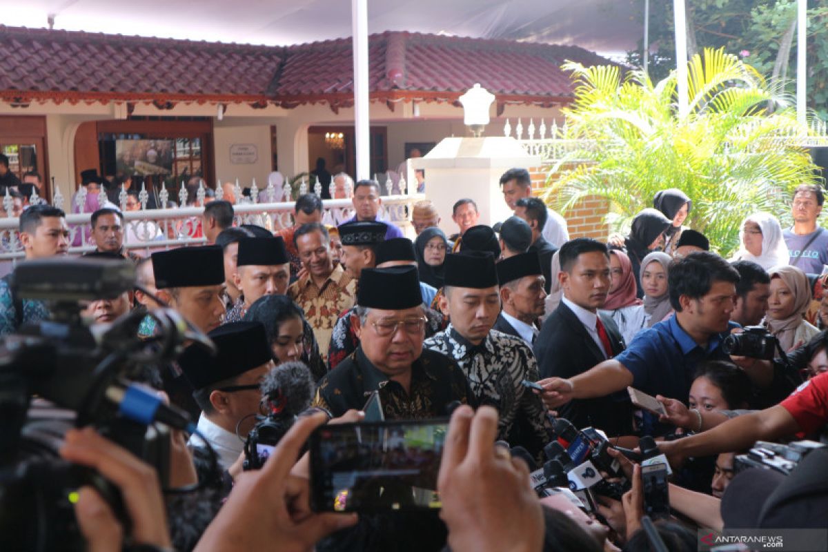 SBY dan keluarga melayat ke rumah duka BJ Habibie