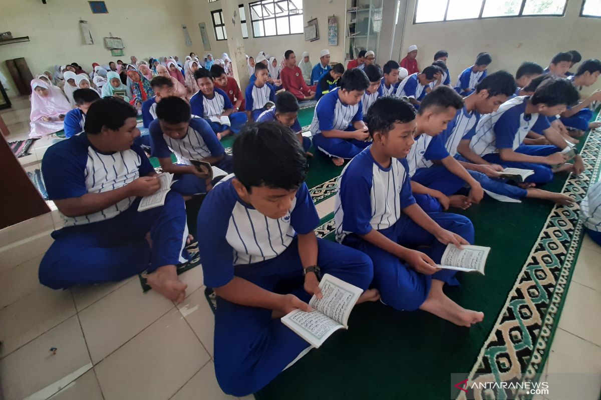 Habibie Wafat - SMPS Kartini Batam harap dapat melanjutkan cita-cita Habibie