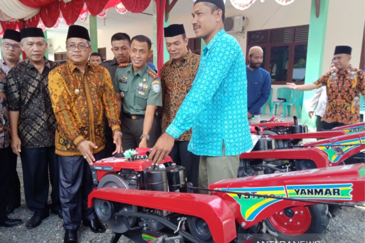 Aceh Barat sediakan 1.000 unit alat bajak sawah genjot produksi  padi