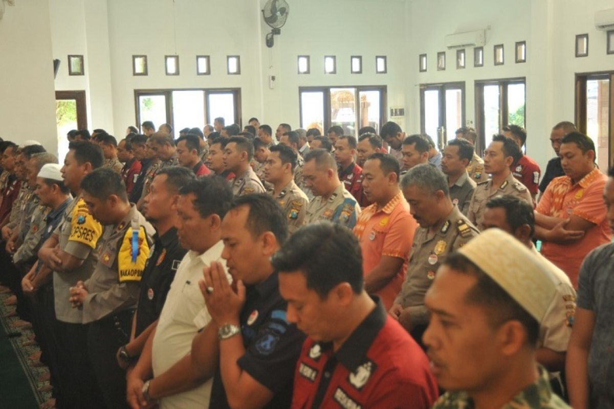 Habibie wafat, polisi di Kediri lakukan shalat ghaib