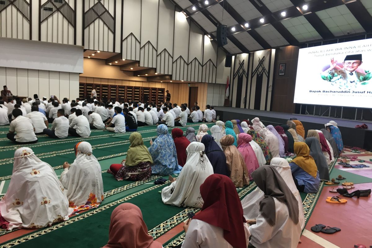 Habibie wafat, karyawan BP Batam shalat ghaib