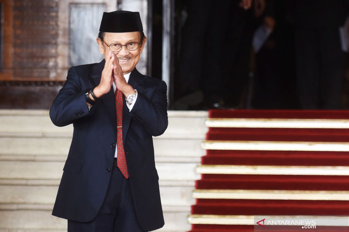 Prestasi BJ Habibie  - JK kenang Habibie sosok negarawan panutan