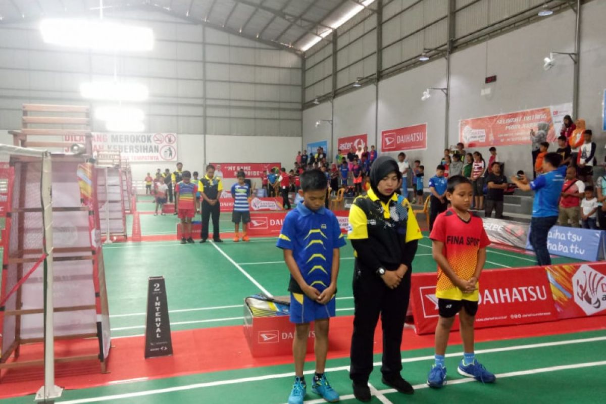 Habibie wafat - Atlet-atlet bulu tangkis di Makassar heningkan cipta