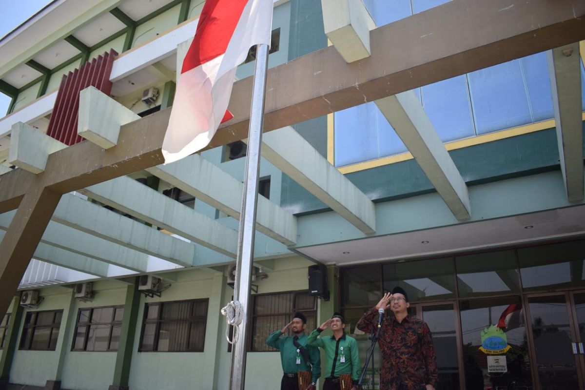 Gus Mudhor ajak santri teladani sosok Habibie