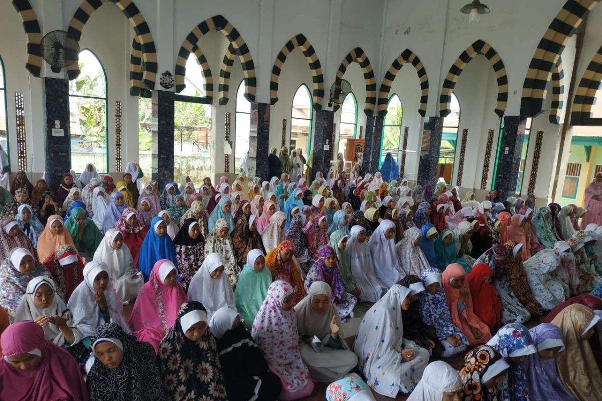 Siswa MA Muhammadiyah shalat ghaib untuk Habibie