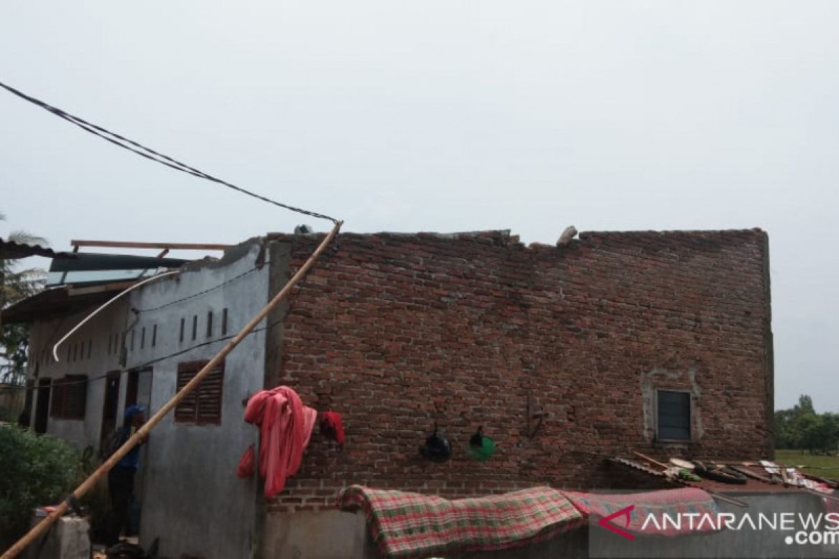 32 unit rumah di Deli Serdang rusak diterjang puting beliung