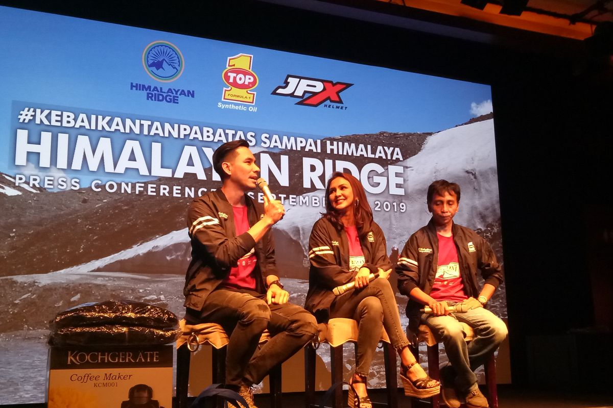 Darius-Donna bagi pengalaman "touring" di Himalaya lewat serial vlog