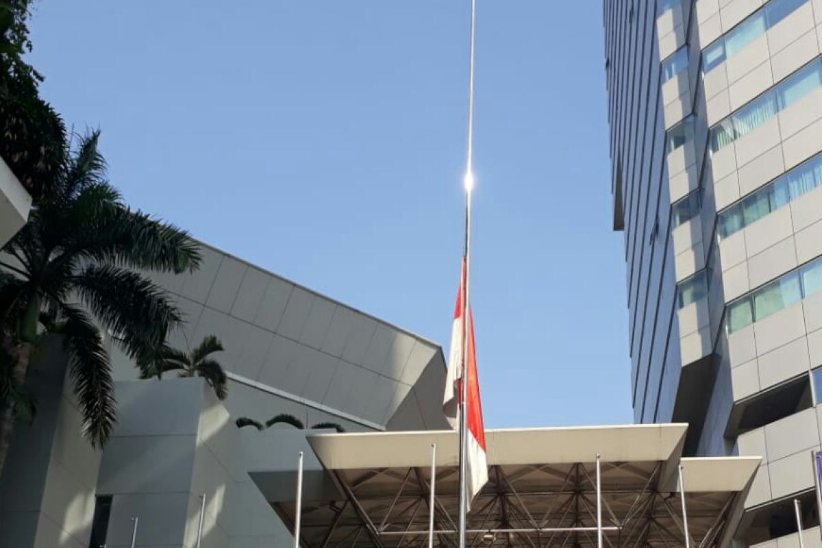 Bendera setengah tiang untuk BJ Habibie dikibarkan Lembaga Riset