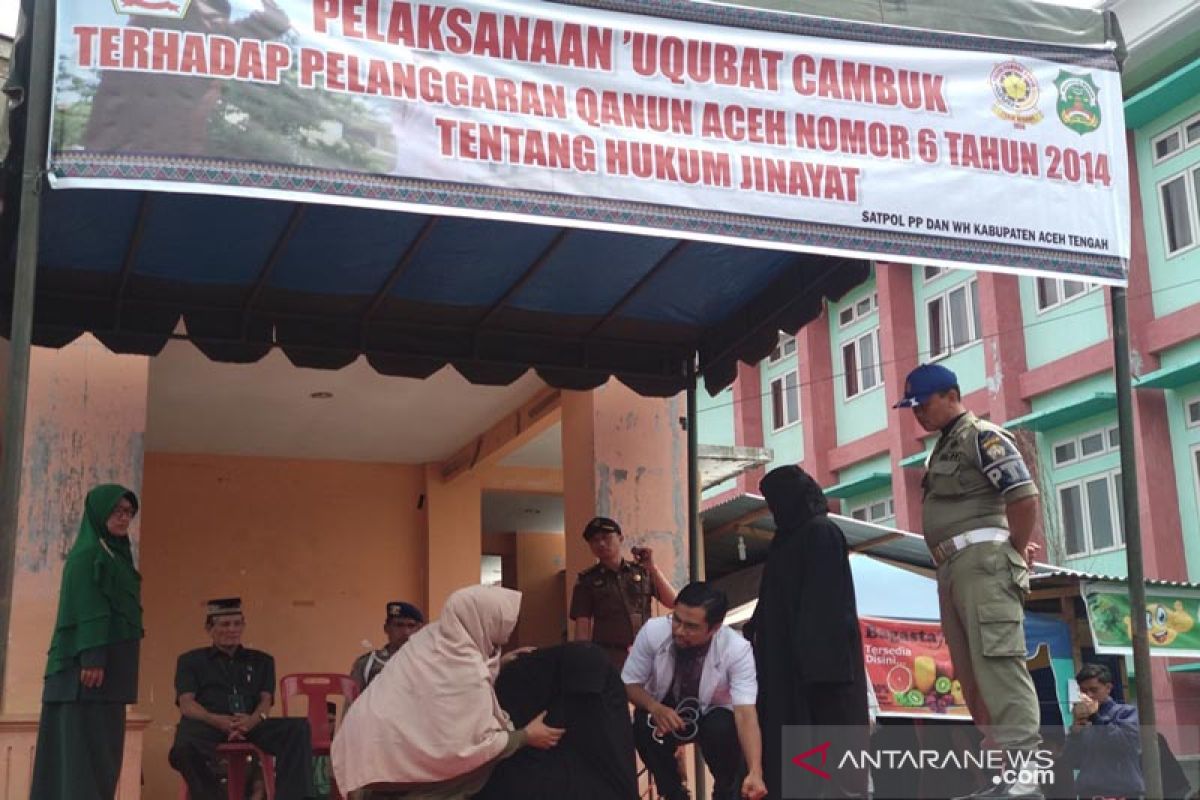 Dua terdakwa jarimah ikhtilath di Takengon dieksekusi cambuk