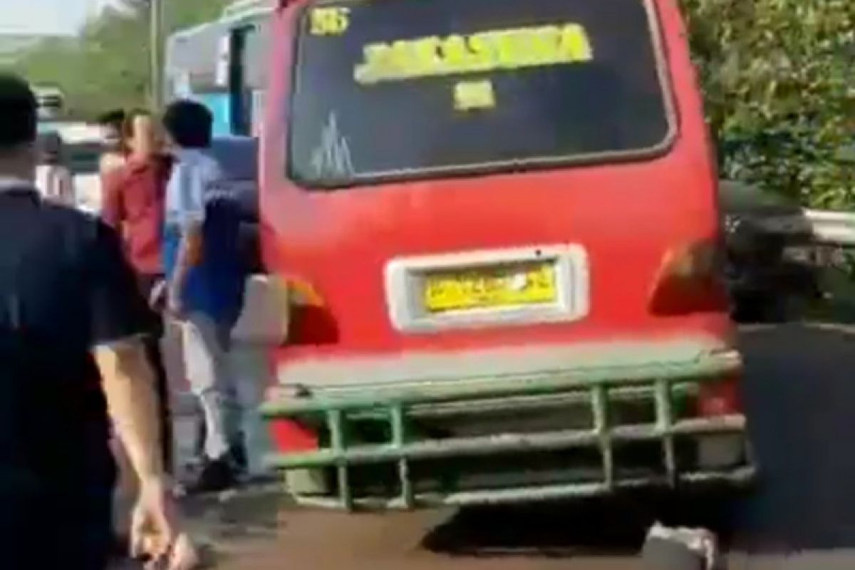 Satu penumpang tewas dalam kecelakaan Tol Cawang