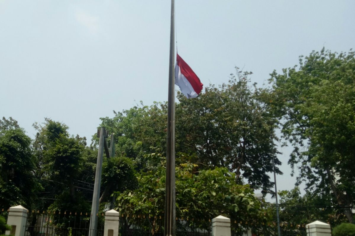 Habibie wafat, instansi pemerintah kibarkan bendera setengah tiang